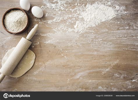 Dough Flour Rolling Pin Wooden Table — Stock Photo © Sebra 208063638