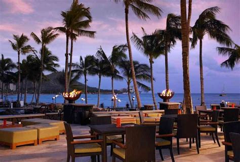 Drink Here Now The Best Beach Bars On Oahu Waikiki Beach Hotels