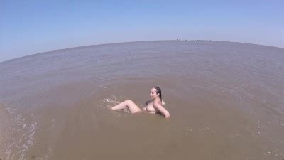 Naked On Beach Butt Boobs Oiled Pussy Farts Public Mobile Porn