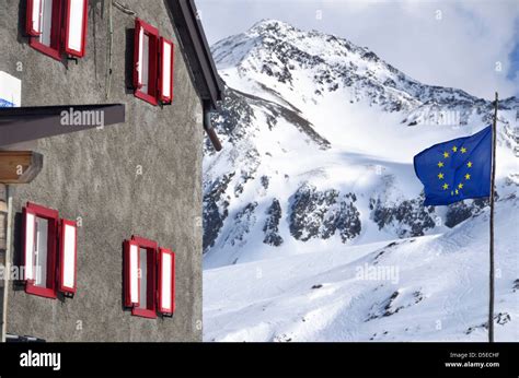 Bella Vista Hut In The Italian Alps Stock Photo Alamy