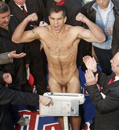 Oscar De La Hoya Nude Weigh In