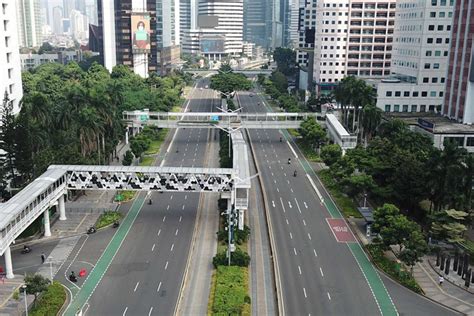 Hari Pertama Ppkm Darurat Jalan Sudirman Jakarta Sepi
