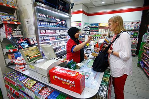 The company is involved in the operation of convenience stores and real property investments. Petrol World - Malaysia: 7-Eleven To Accept Alipay