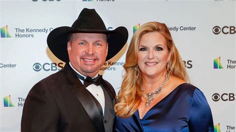 Garth Brooks And Trisha Yearwood Reveal Their Unexpected Marriage In