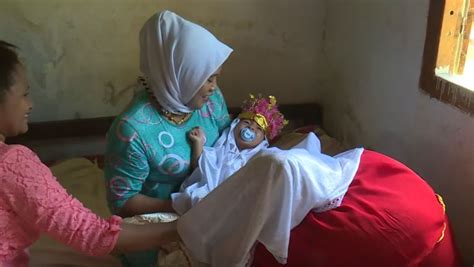 Watch Indonesian Girl Howls Through Circumcision As Debate Over The Practice Heats Up Coconuts