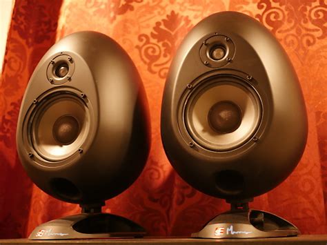 Fantastic Monitors Se Electronics Munro Egg 150 Studio Reverb