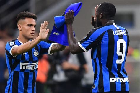 Romelu menama lukaku bolingoli, нидерландское произношение: Inter wint zuinig tegen Udinese, Lukaku scoort niet en ...