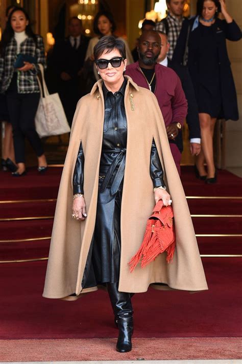 Kris Jenner Just Wore An Outfit That Was Both Over The Top And Refined Estilo Kris Jenner