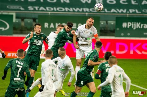 Jak dotąd 9 razy triumfowali wrocławianie, 4 razy padał remis, a w 2 pojedynkach okazała się być lepsza. FOTO: Śląsk 2:1 Warta (2)