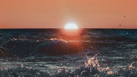 Download Wallpaper 2560x1440 Sea Sunset Waves Spray Water