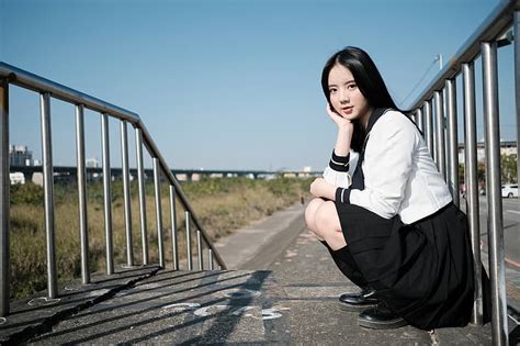 Asiático Modelo Mujer Pelo Largo Cabello Negro Faldas Negras Blusa Fondo De Pantalla Hd