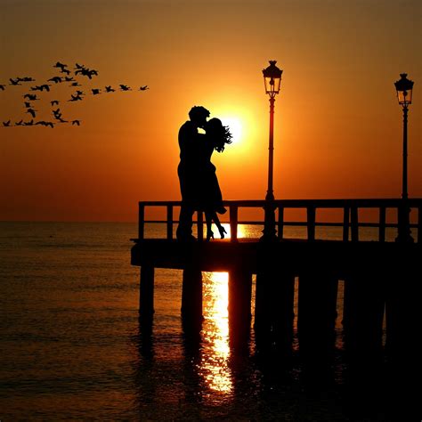 Couple Wallpaper 4k Romantic Kiss Sunset Love 3347