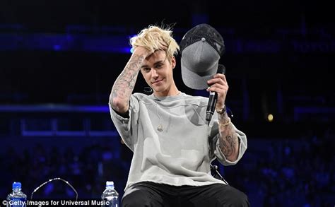 Justin Bieber Bursts Into Tears Onstage As He Admits To Losing His