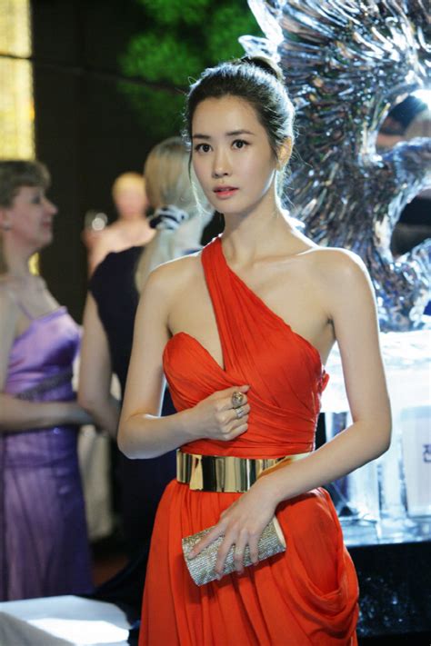 [spoiler] miss ripley lee da hae wears a captivating red dress hancinema the korean