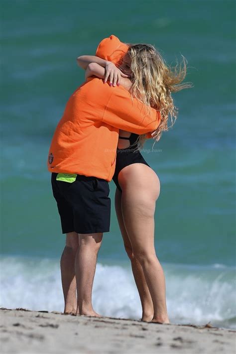 Lele Pons Shows Off Her Butt In A Black Swimsuit In Miami Beach