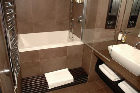 These tubs can hold more water than standard bathtubs. A History of Deep Soaking Tubs (part 1) - Cabuchon