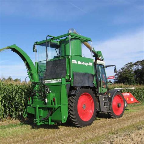 Cosechadora De Parcelas De Maíz M 63 Haldrup Montada En Tractor