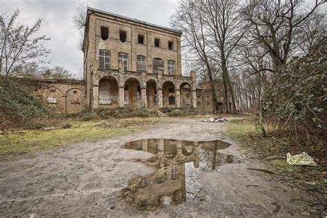 Eerie Photos Of 25 Derelict Homes Around The World Urban Ghosts Media