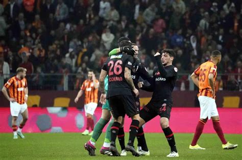 Galatasaray Ziraat Türkiye Kupası nda elendi Haberler