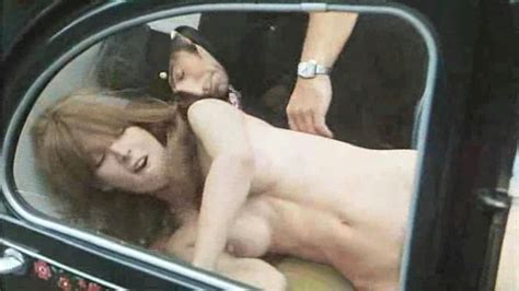Naked Claudia Fielers In Zwei Rebläuse Auf Dem Weg Zur Loreley