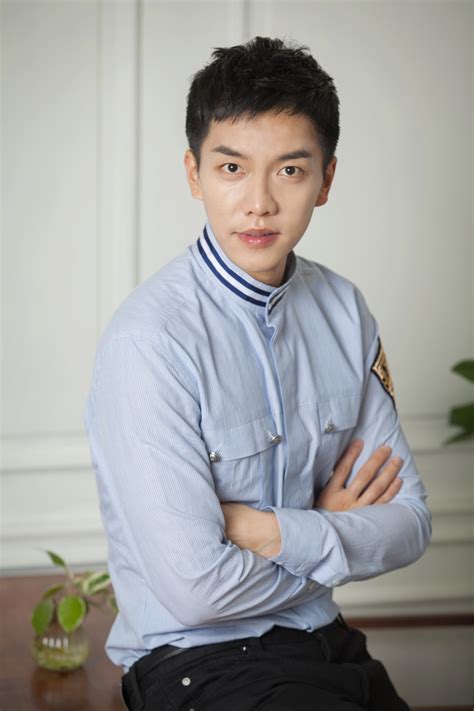 Lee seung gi is a south korean singer, actor, host and entertainer. Lee Seung Gi | Wiki Drama | FANDOM powered by Wikia