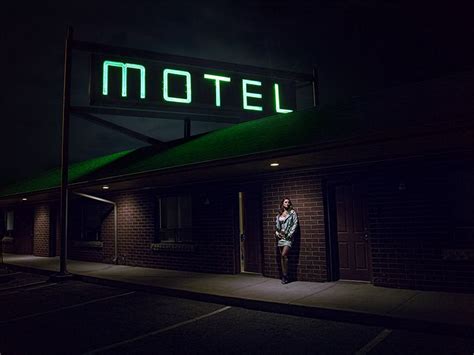 night time motel photoshoot rachelle rousseau photography мσтєℓ ℓσνєѕ pinterest night