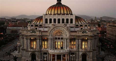 México), is a fascinating country in north america, lying between the united states of america to the north, and guatemala and belize to the southeast. Historic Centre of Mexico City and Xochimilco - UNESCO ...