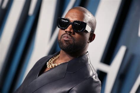 Kanye west's deal with gap is unprecedented. Kanye West divatcége, a Yeezy összefog a Gap márkával ...