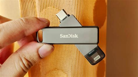 Sandisk Ixpand Flash Drive Luxe In Pics Ht Tech