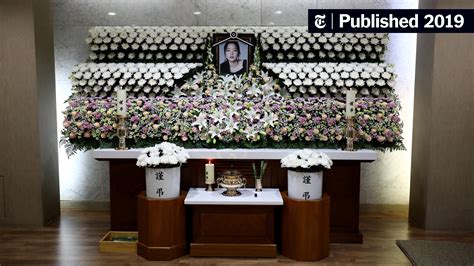 Suicides By K Pop Stars Prompt Soul Searching In South Korea The New York Times