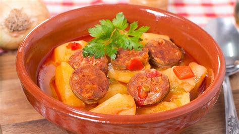Recetas de cocina fácil y casera para toda la familia. Patatas a la Riojana | Recetas de Cocina Española - YouTube