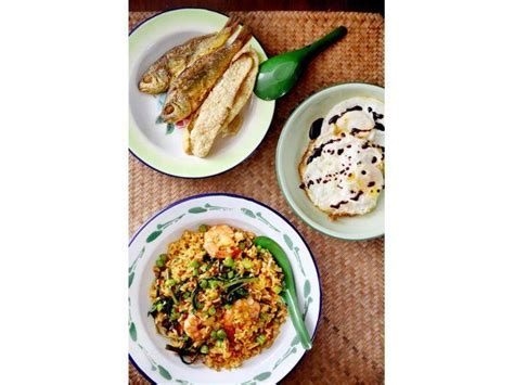 Cookingrecipes #recipes #iftarspecial #ramadanspecial nasi goreng recipe | malaysian fried rice fried rice which is known to the locals as nasi goreng is a popular food in malaysia. Resipi Nasi Goreng Kampung | Nasi goreng recipe, Nasi ...