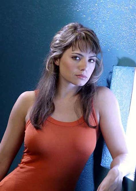 Hollywood Actress Erica Durance Hot Pictures Bynes Pics