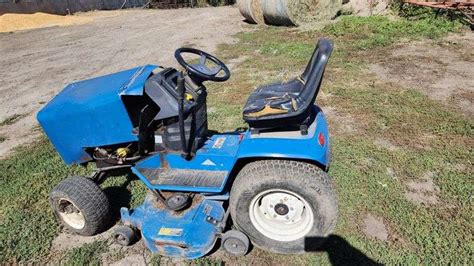 New Holland Riding Lawn Mower With 48” Deck Unknown Running Condition