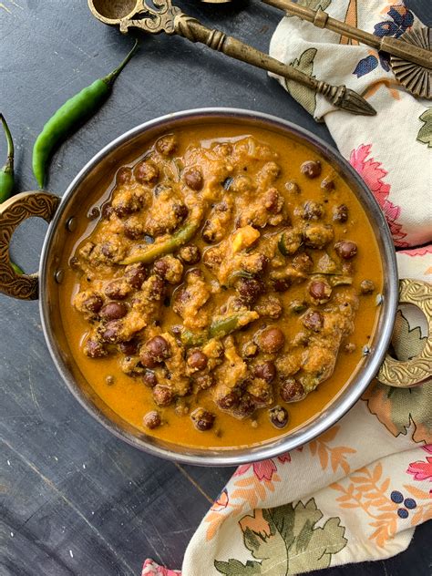 Kerala Kadala Curry Recipe - Spicy Chickpeas in Coconut Curry by ...