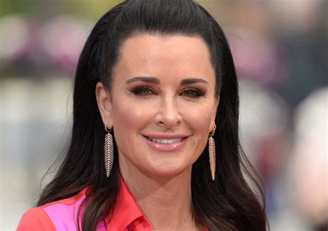 Watch reality tv star kyle richards jump in her pool to escape bees. Kyle Richards Biography & Net Worth (2021) - Busy Tape