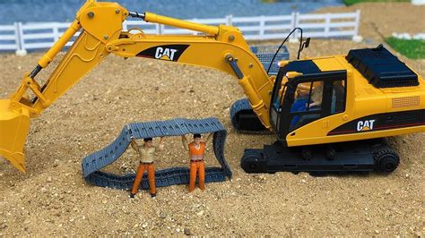 Bruder Rc Excavator In Trouble Construction Site Toys Youtube
