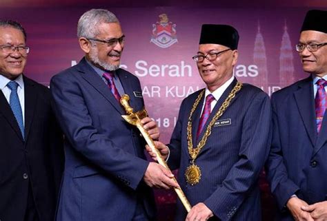Compare los precios de trenes, autobuses, ferrys y de los vuelos. Nor Hisham dilantik Datuk Bandar Kuala Lumpur ke-12 ...