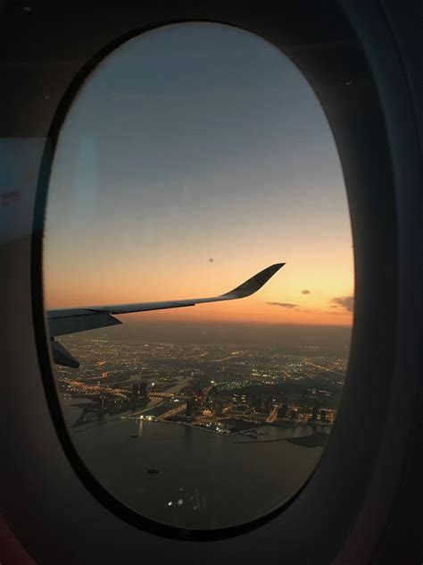 𝙿 𝙸 𝙽 𝚃 𝙴 𝚁 𝙴 𝚂 𝚃 𝚜𝚘𝚙𝚑𝚒𝚎𝚕 Plane window view Travel aesthetic Plane photography