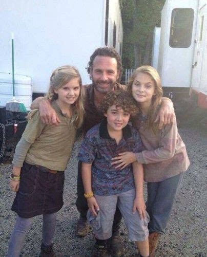 Andrew Lincoln Et Les Enfants De The Walking Dead Photo Du Jour The