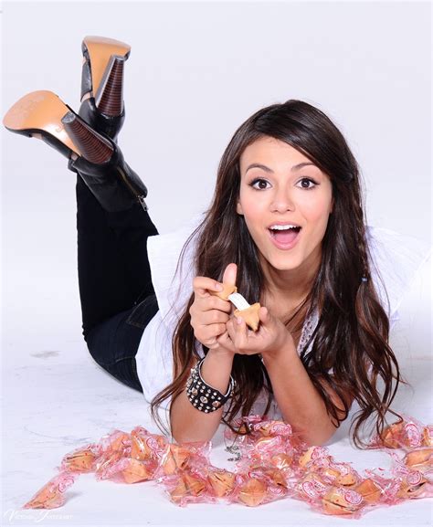 victoria justice photoshoot for nickelodeon june 6 2009 celebrity magazine