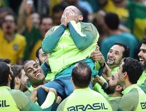 Aug 23, 2016 · a olimpíada rio 2016 vai entrar para a história do brasil não só por ter sido a primeira no país (além da primeira na américa latina), mas porque, em casa, o time olímpico brasileiro. Rio 2016, uma Olimpíada para ficar na memória - ÉPOCA ...