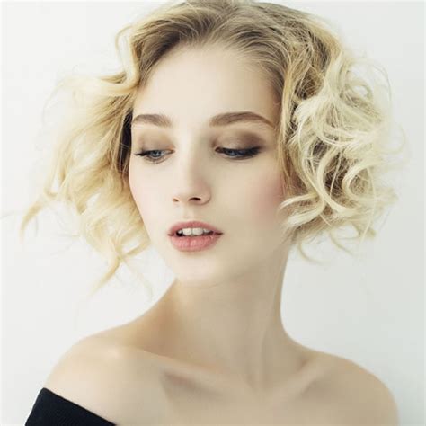 If you have a rounded up face shape, this look is sure to suit you these short hairstyles for girls are perfect for women and girls of all ages and face shapes. 49+ Popular Curly Hair Day 2021