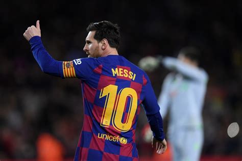 Источник Барселона согласилась продать Лионеля Месси в Манчестер