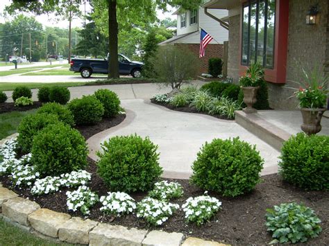 Simple And Stylish Entry Front Yard Walkway Garden Walkway Front Yard