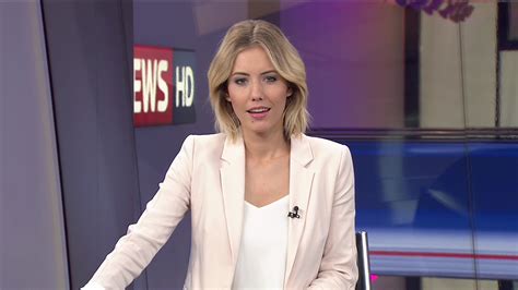 Laura papendick ist eine deutsche journalistin, reporterin und fernsehmoderatorin. Laura Papendick @ "Sky Sport News HD" am 11.04.2018 - HD ...