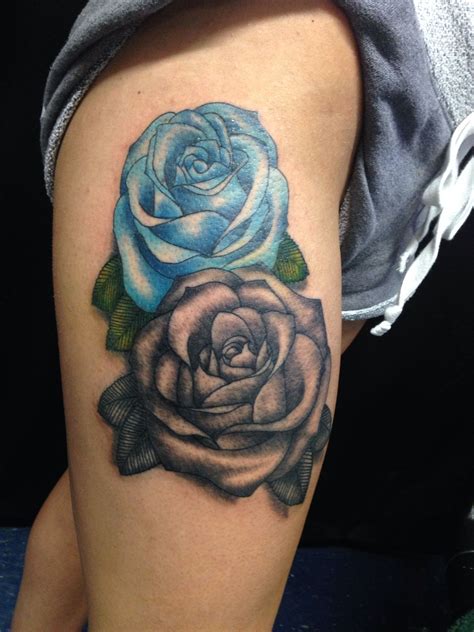 Adding a few roses to your sunflower tattoo is a feminine way to create cute design ideas. Meg Kaye adlı kullanıcının Tattoos panosundaki Pin | Dövme