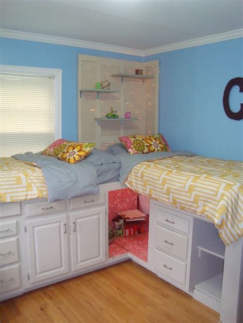 Space Saving Tips Kids In A Small Bedroom How To Fit Two Twin Beds In