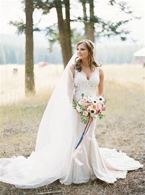 Elegantly Chic Rustic Wedding In Montana With Colorful Details Modwedding Mod Wedding Boho