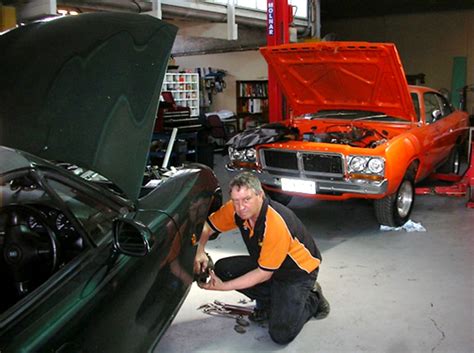 4 Reasons Hiring Car Mechanics Are Better Than Taking Your Car To A